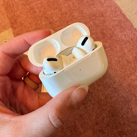 Apple AirPods Pro with MagSafe Charging Case - Picture 4 of 8